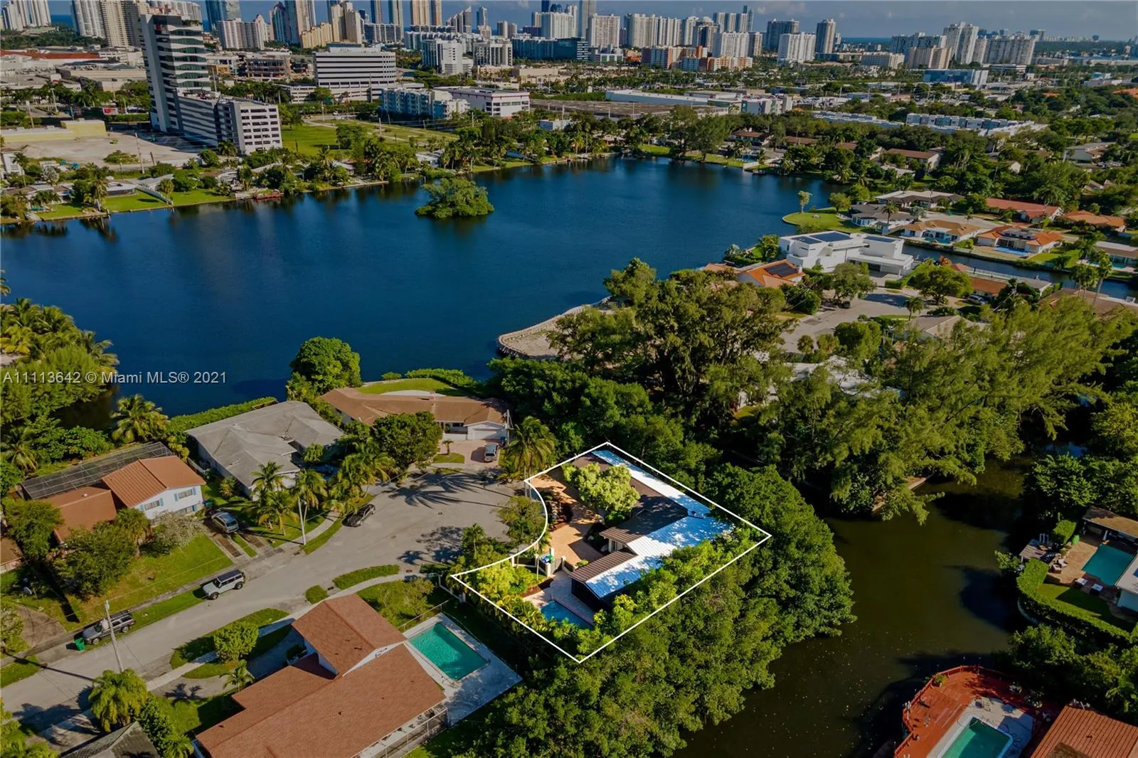 19860 NE 24th Ct, Miami FL 33180