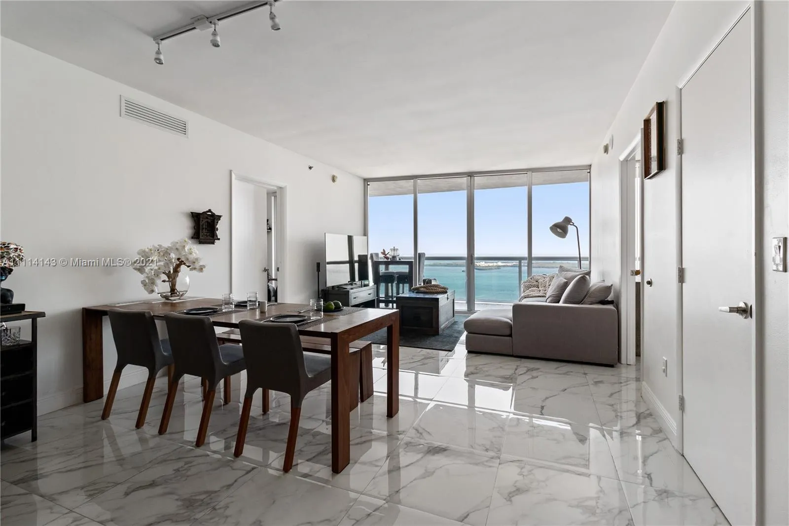 2 bedroom 2 bath for sale at 465 Brickell Ave # 5505, Miami FL 33131