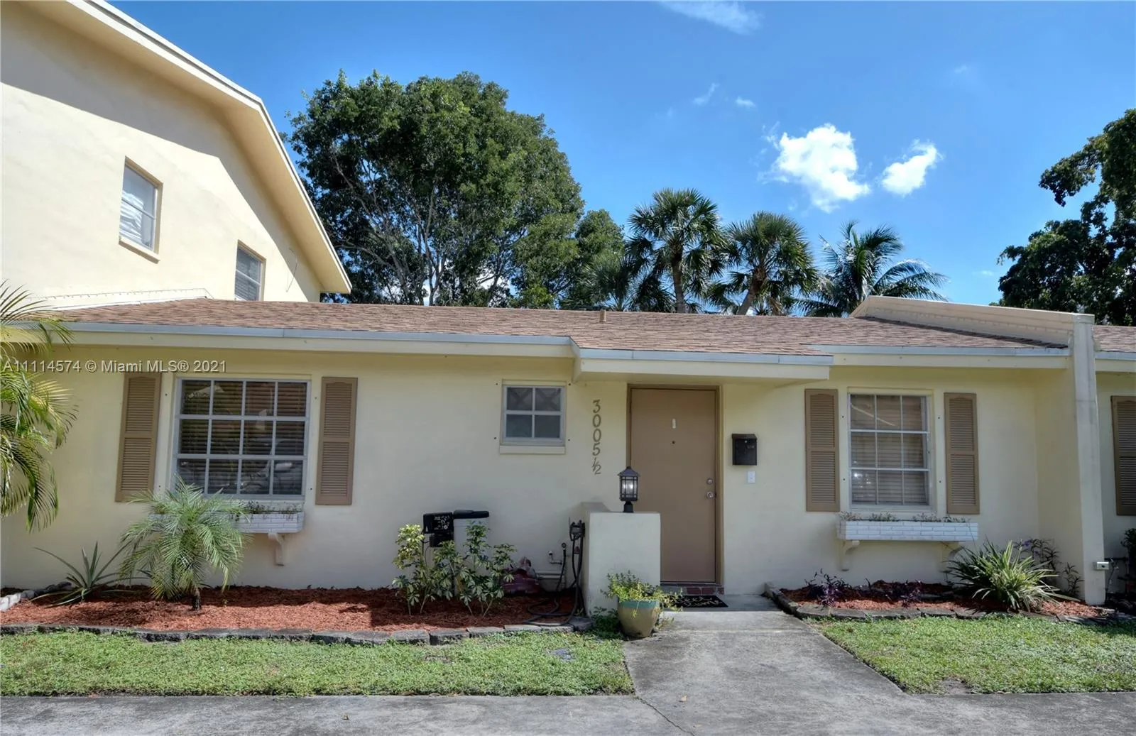 2 bedroom 1 bath for sale at 3005 1/2 NW 68th St # 9D, Fort Lauderdale FL 33309