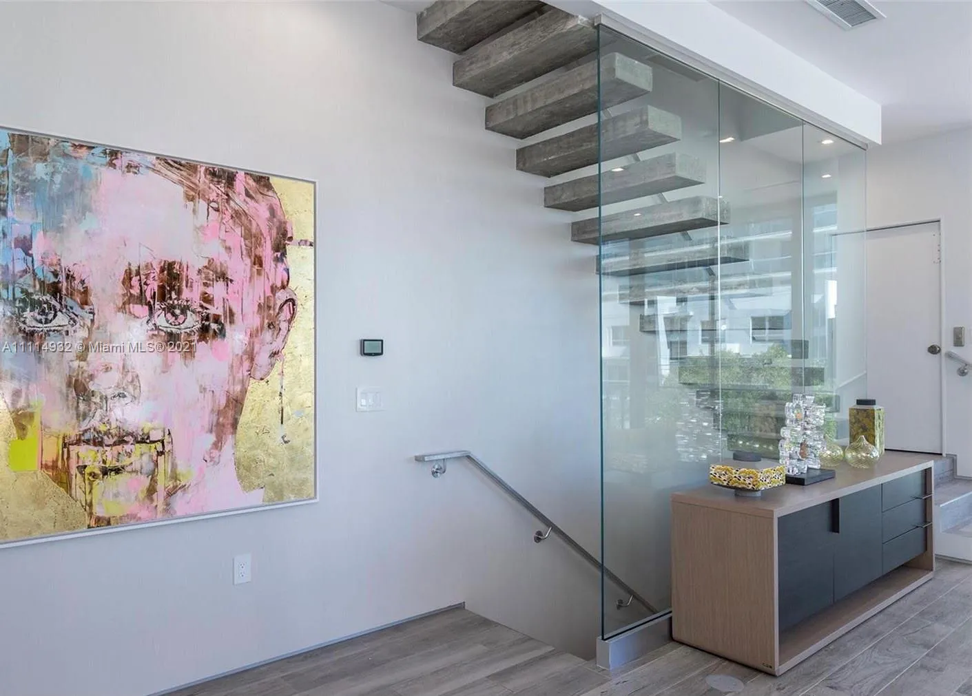 1525 Bay Rd, Miami Beach FL 33139