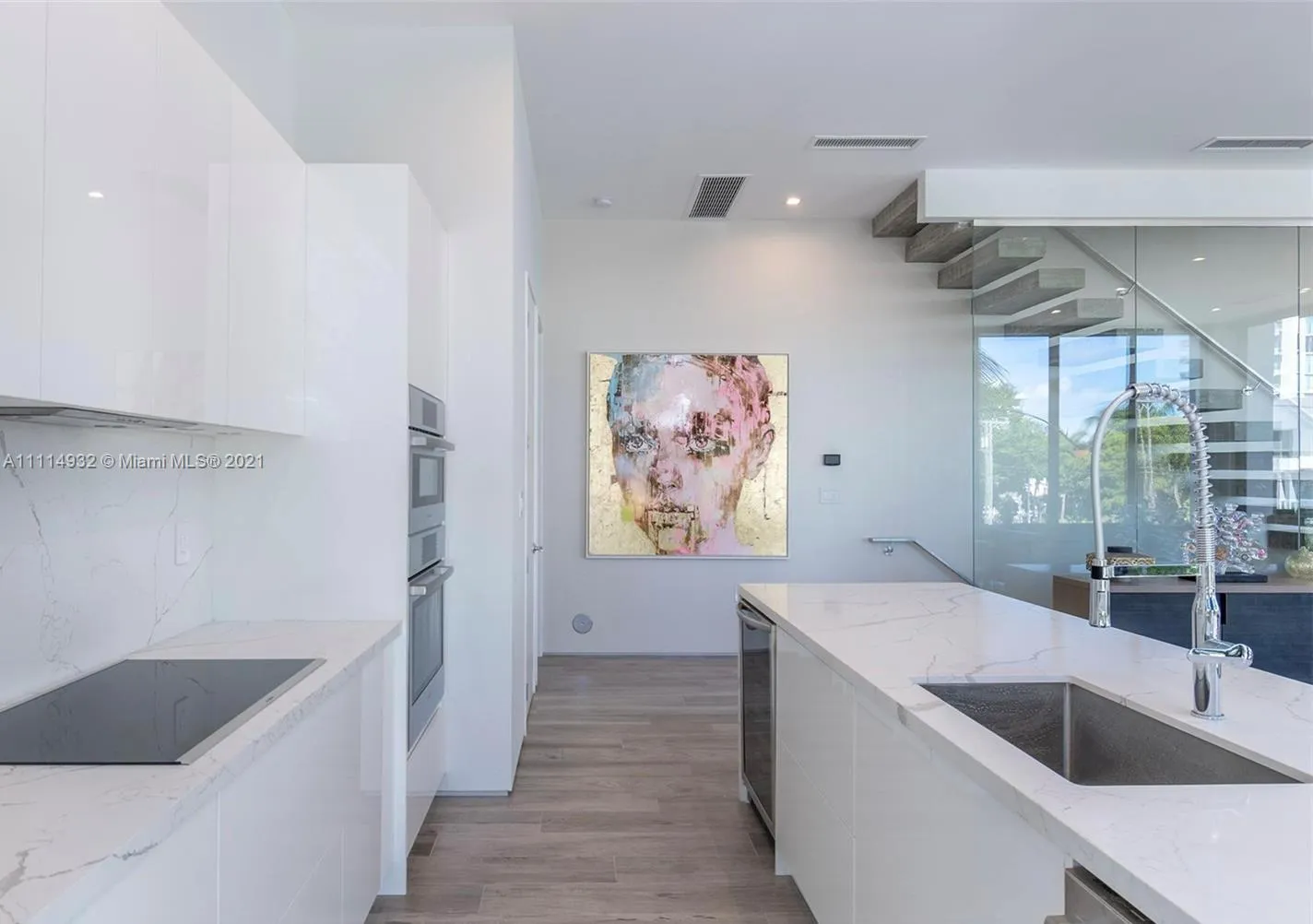 1525 Bay Rd, Miami Beach FL 33139