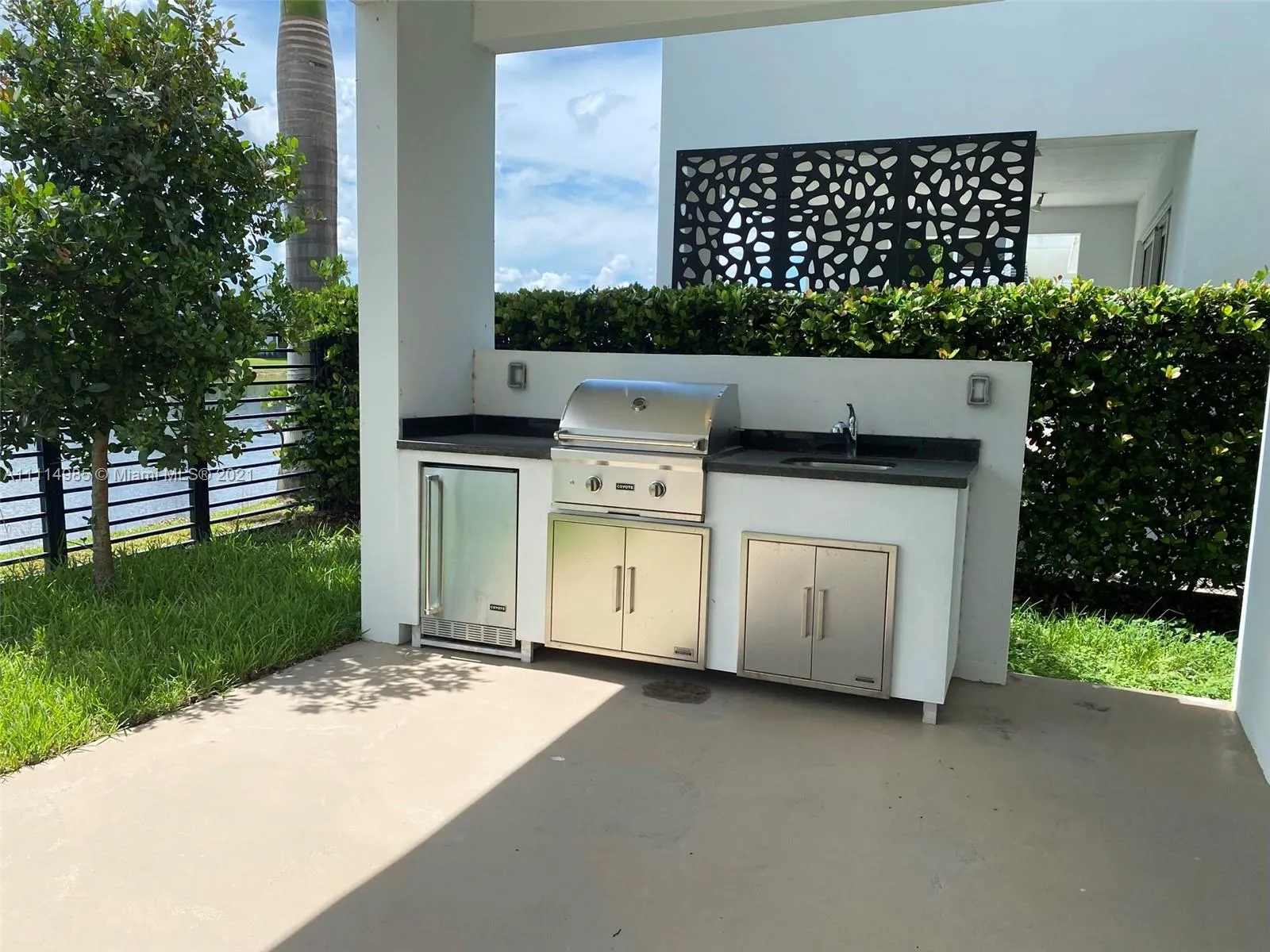 10250 NW 75th Ter, Doral FL 33178