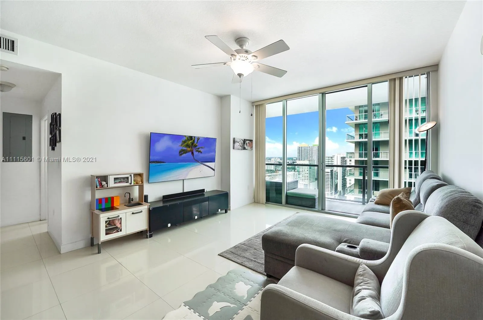 2 bedroom 2 bath for sale at 79 SW 12th St # 3809S, Miami FL 33130