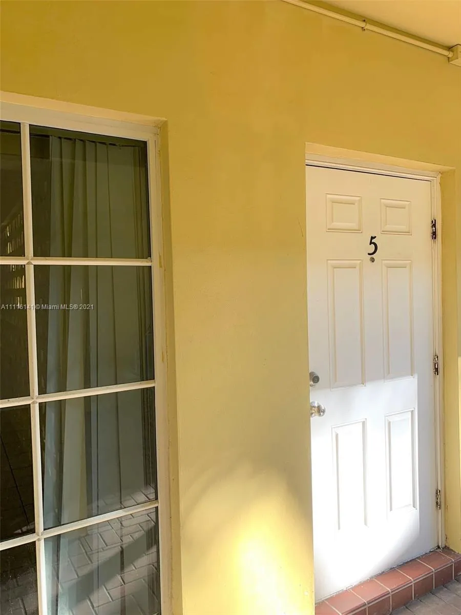 105 NE 12th Ave # 5, Hallandale Beach FL 33009