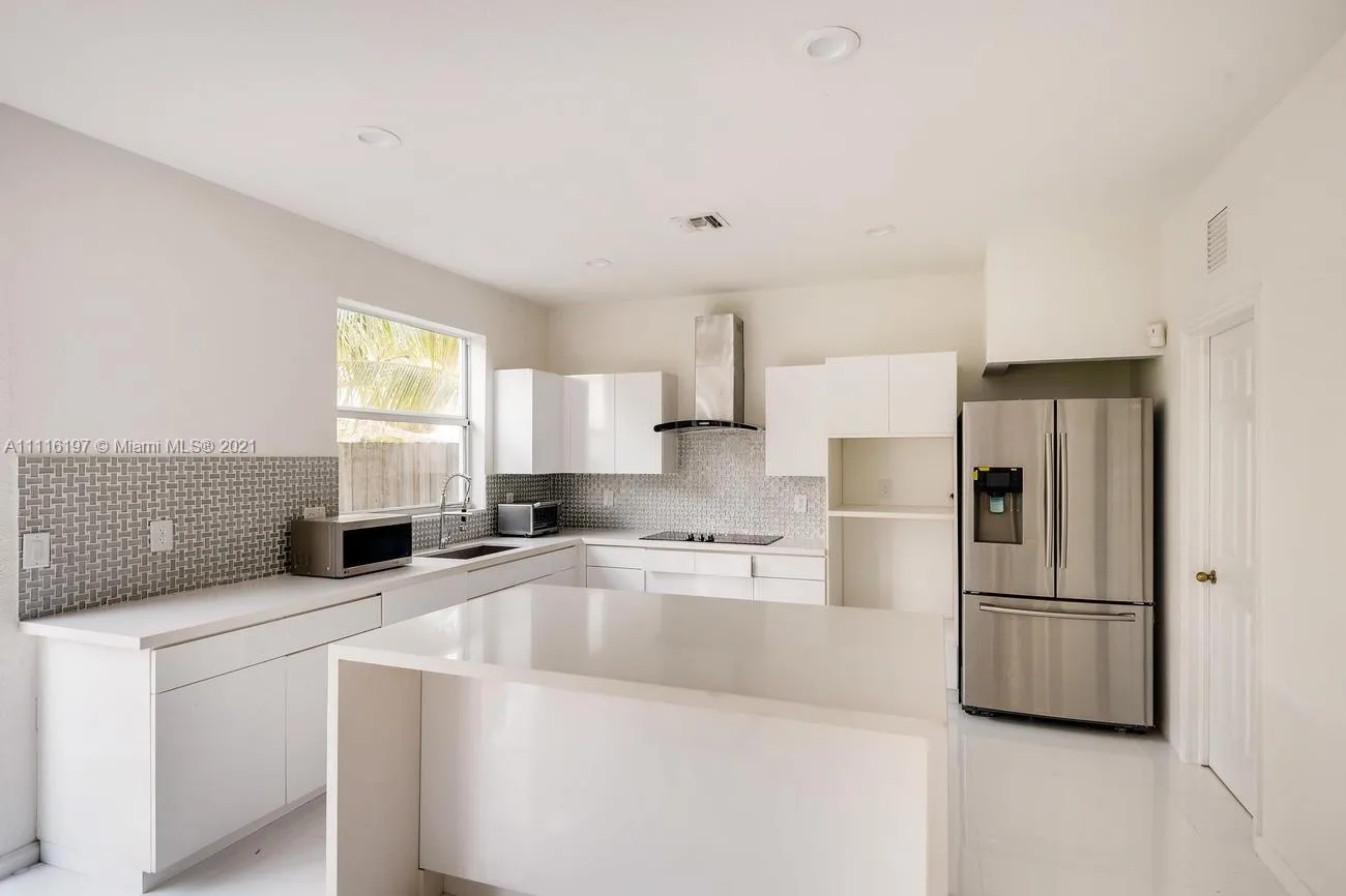 2944 NE 2nd Dr, Homestead FL 33033