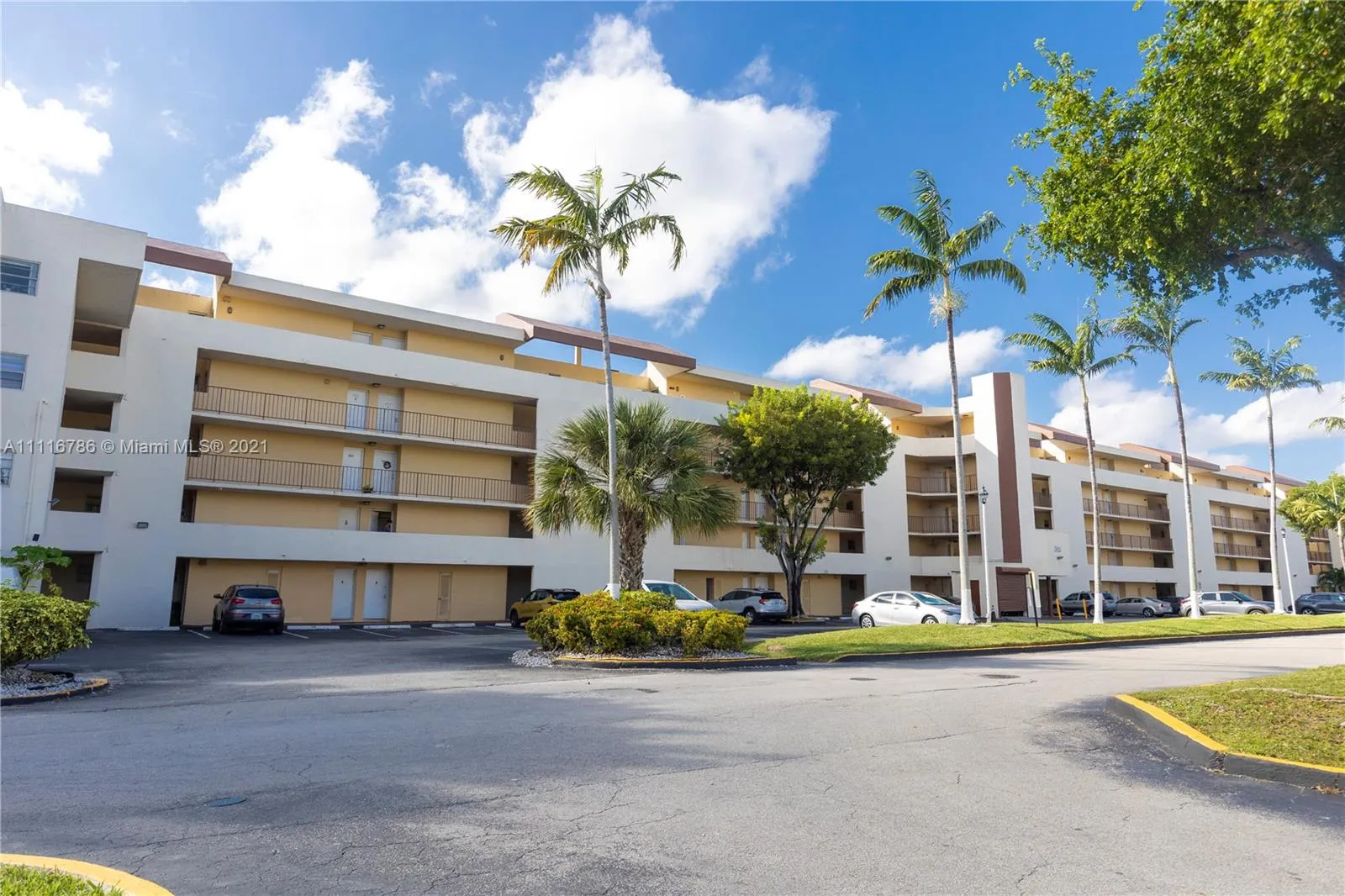 2 bedroom 1 bath for sale at 8870 Fontainebleau Blvd # 503, Miami FL 33172