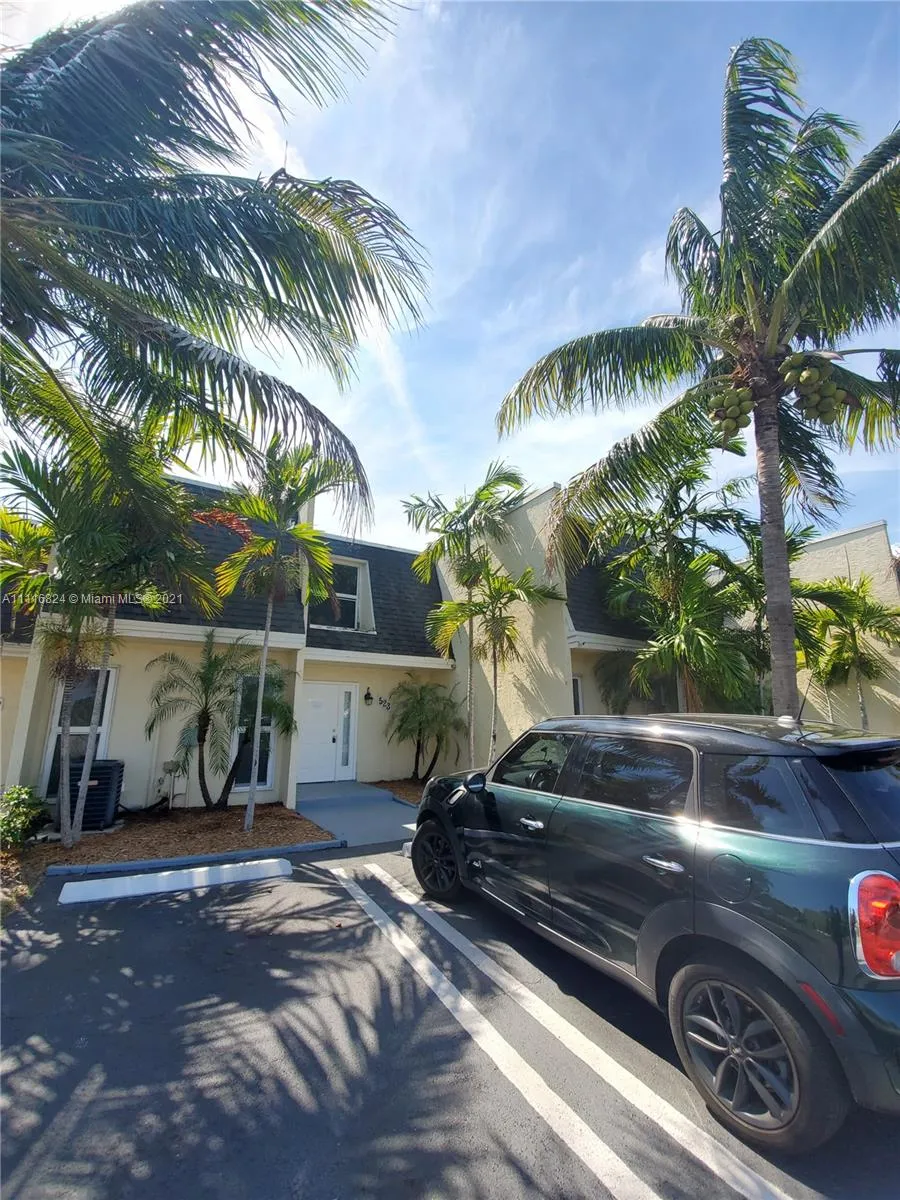 523 SW 1st Ct, Boynton Beach FL 33435