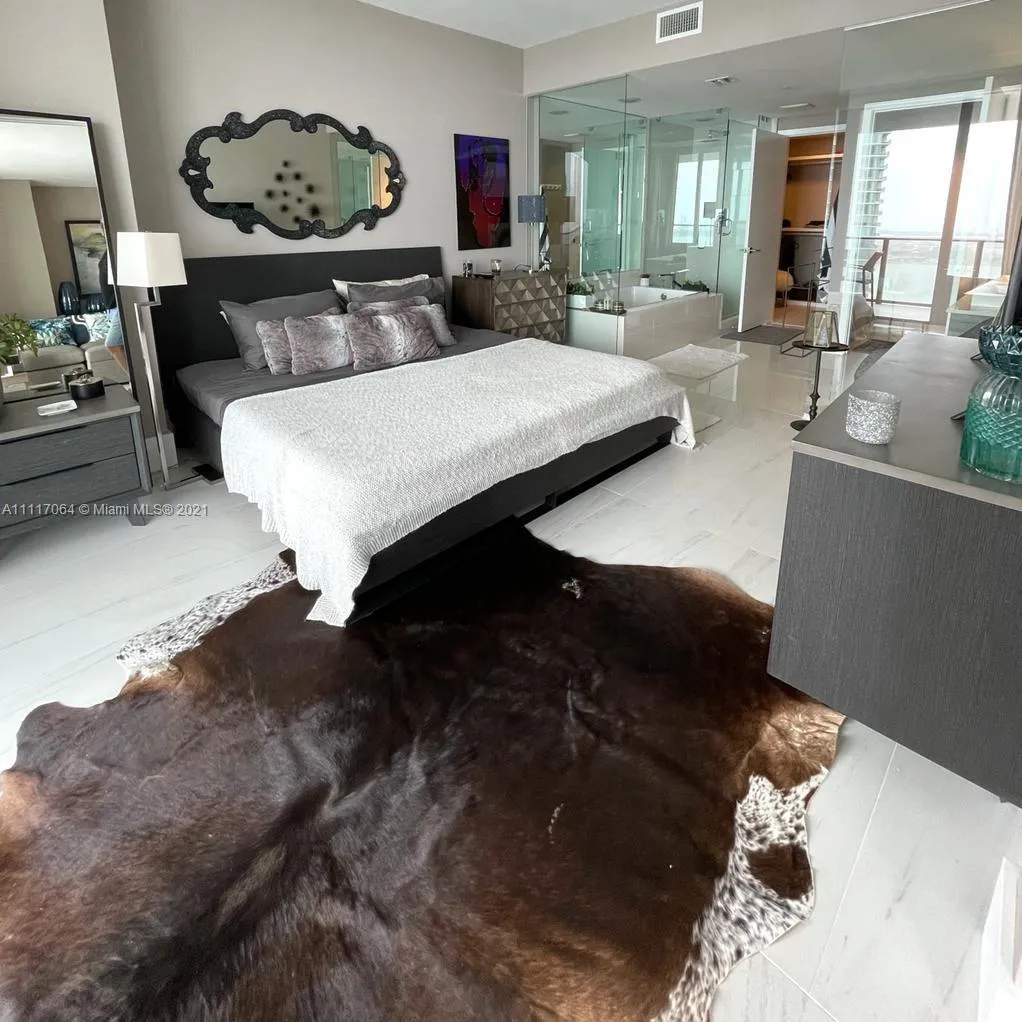 650 NE 32nd St # 3704, Miami FL 33137