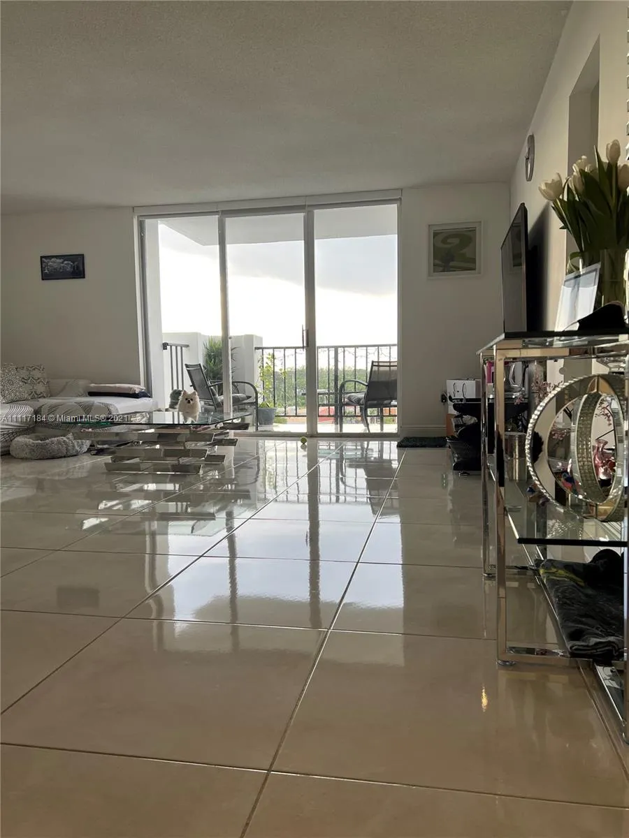 2 bedroom 2 bath for sale at 2750 NE 183rd St # 804, Aventura FL 33160