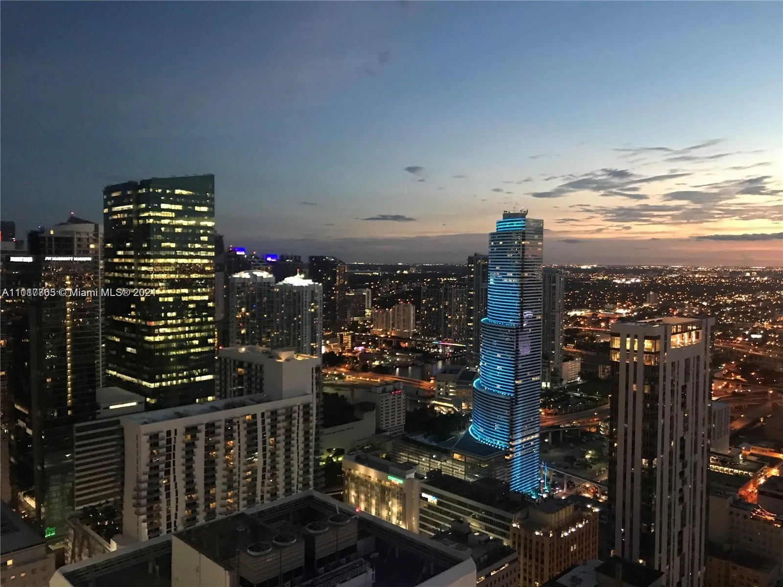 1 bedroom 1 bath for sale at 50 Biscayne Blvd # 3505, Miami FL 33132