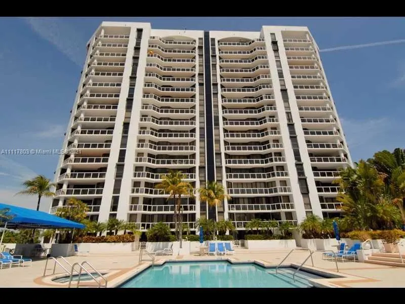 2 bedroom 2 bath for sale at 3598 Yacht Club Dr # 2004, Aventura FL 33180