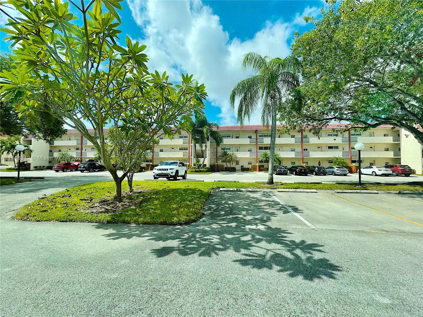 2 bedroom 2 bath for sale at 9800 N Hollybrook Lake Dr # 202, Pembroke Pines FL 33025