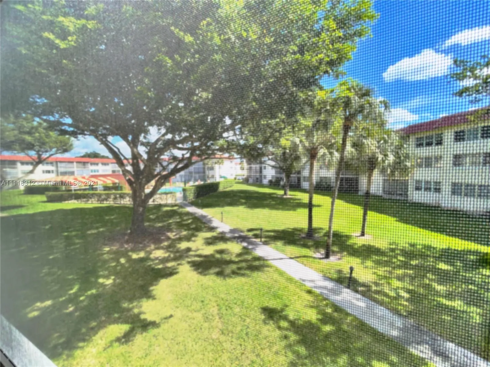 9800 N Hollybrook Lake Dr # 202, Pembroke Pines FL 33025