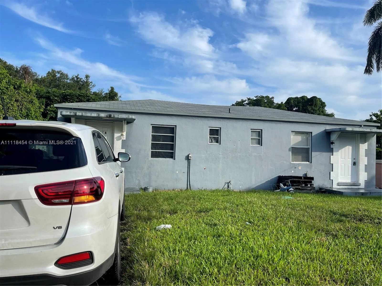 1 bedroom 1 bath for rent at 1455 NE 146th St # B, Miami FL 33161