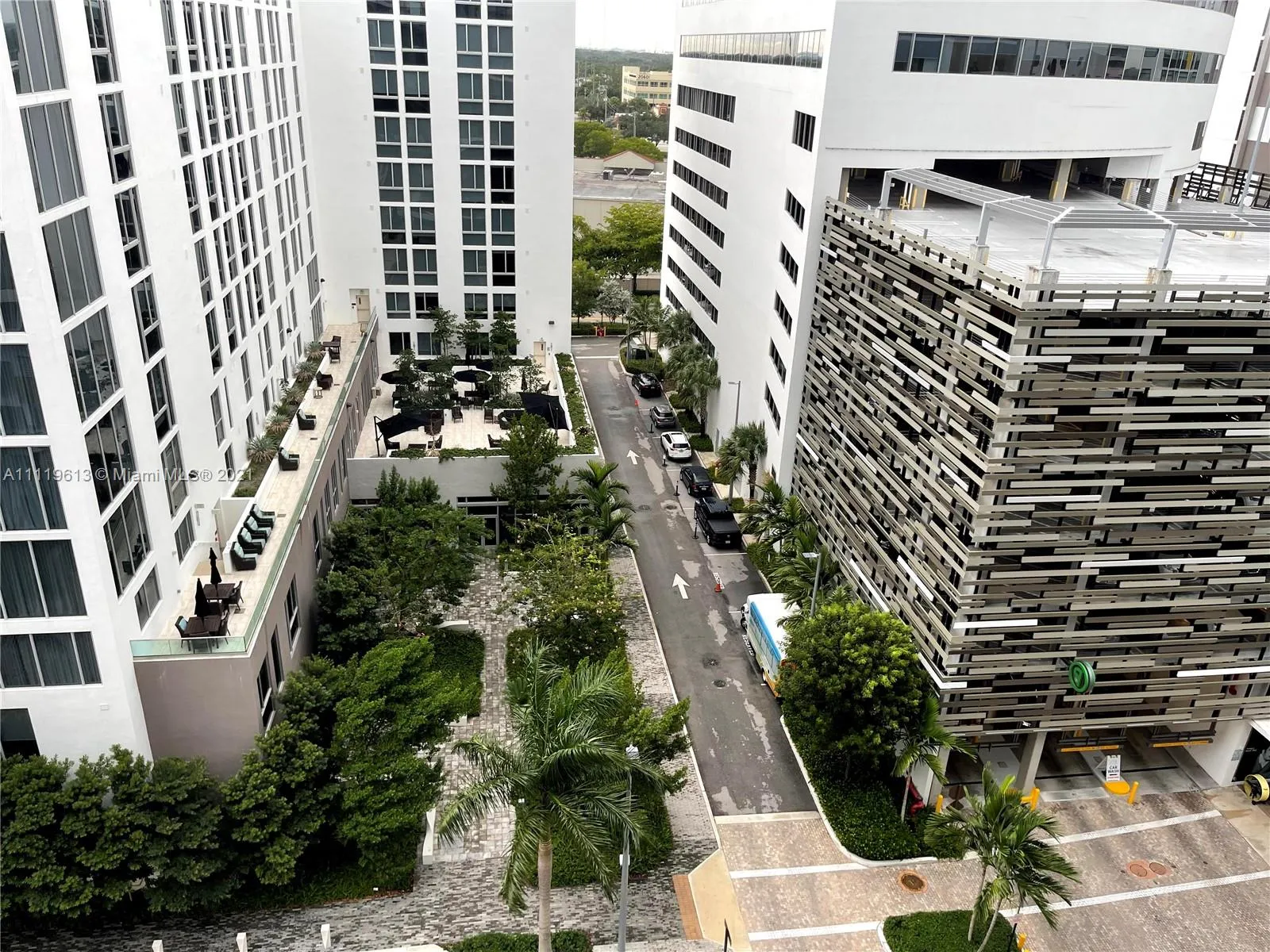 2 bedroom 2 bath for sale at 2960 NE 207th St # 904, Aventura FL 33180