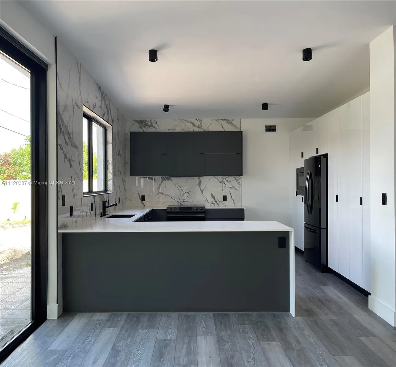 19600 NE 19th Ave, Miami FL 33179