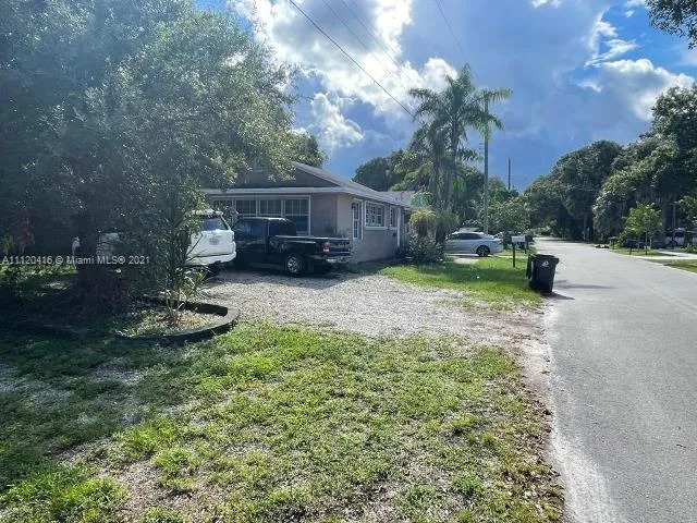 2711 SW 15th Ave, Fort Lauderdale FL 33315
