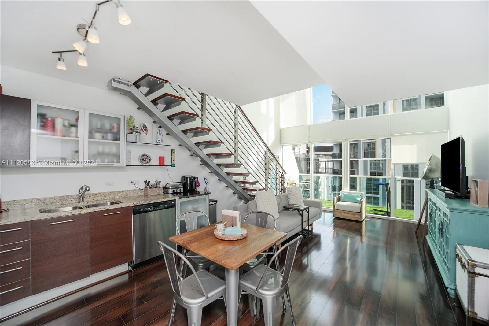 1 bedroom 1 bath for rent at 41 SE 5th St # 704, Miami FL 33131