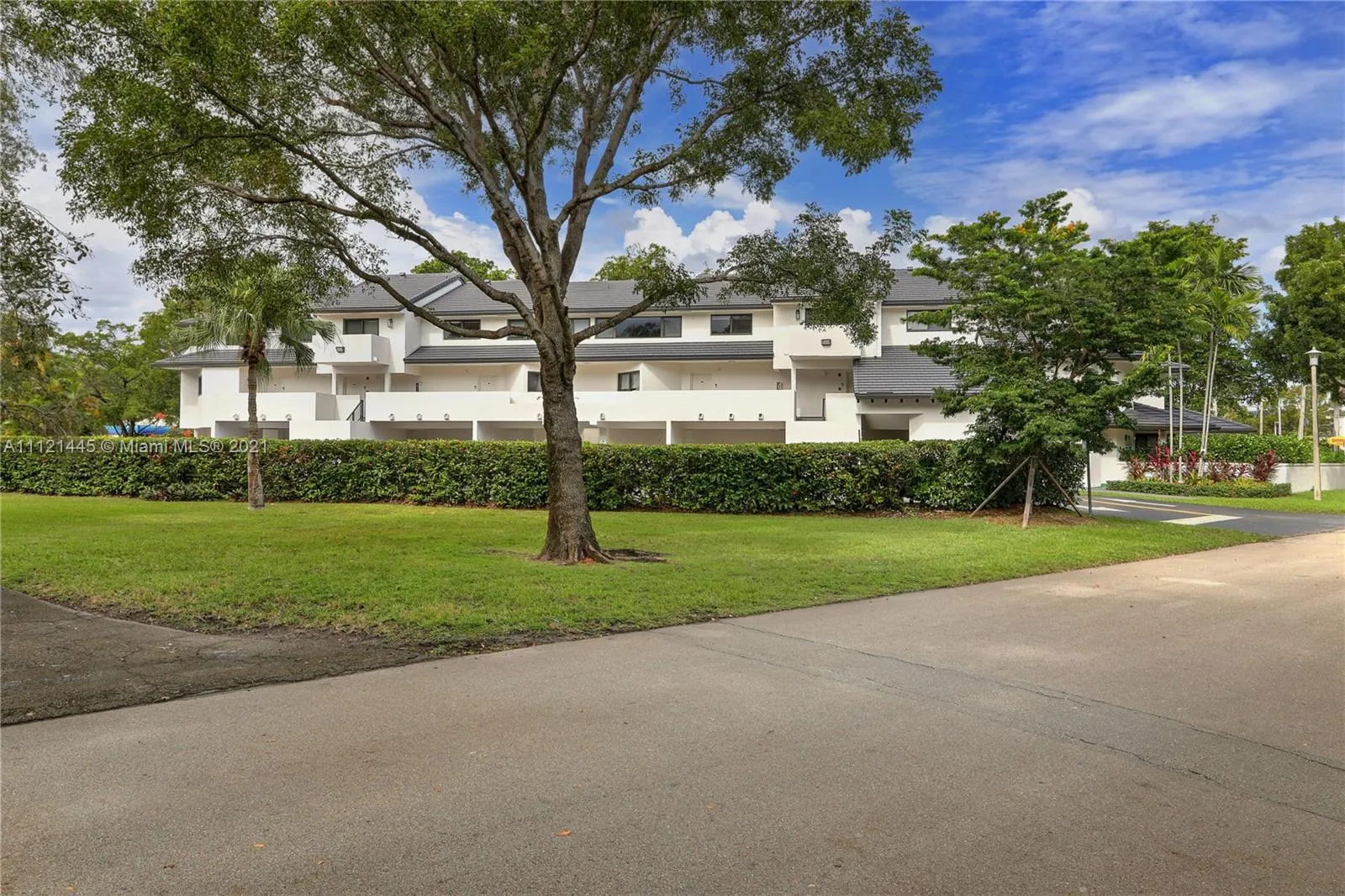 3 bedroom 2 bath for rent at 5750 Turin St # 207, Coral Gables FL 33146
