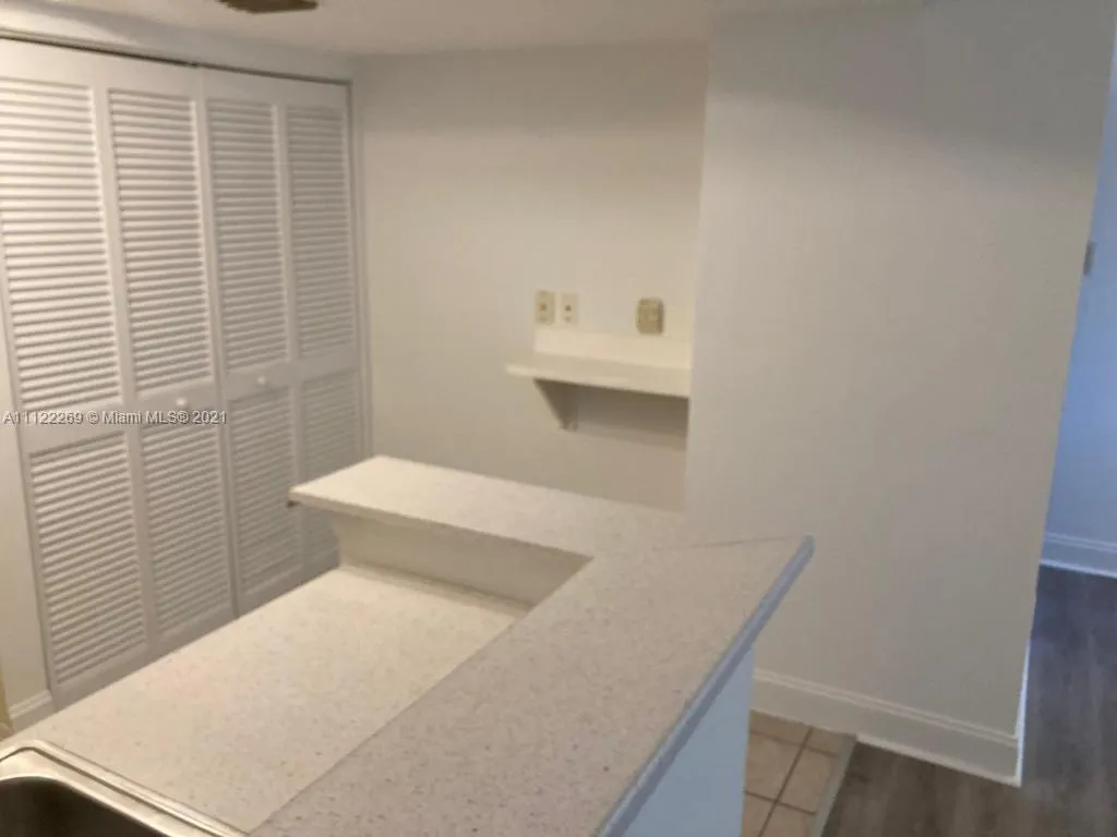 4195 N Haverhill Rd # 307, West Palm Beach FL 33417
