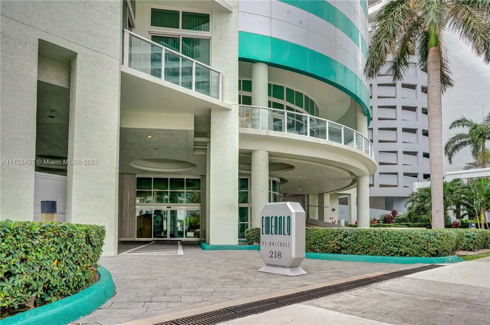 3 bedroom 2 bath for sale at 218 SE 14th St # 804, Miami FL 33131