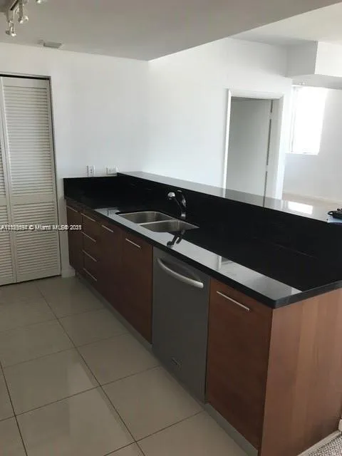 253 NE 2nd St # 2001, Miami FL 33132