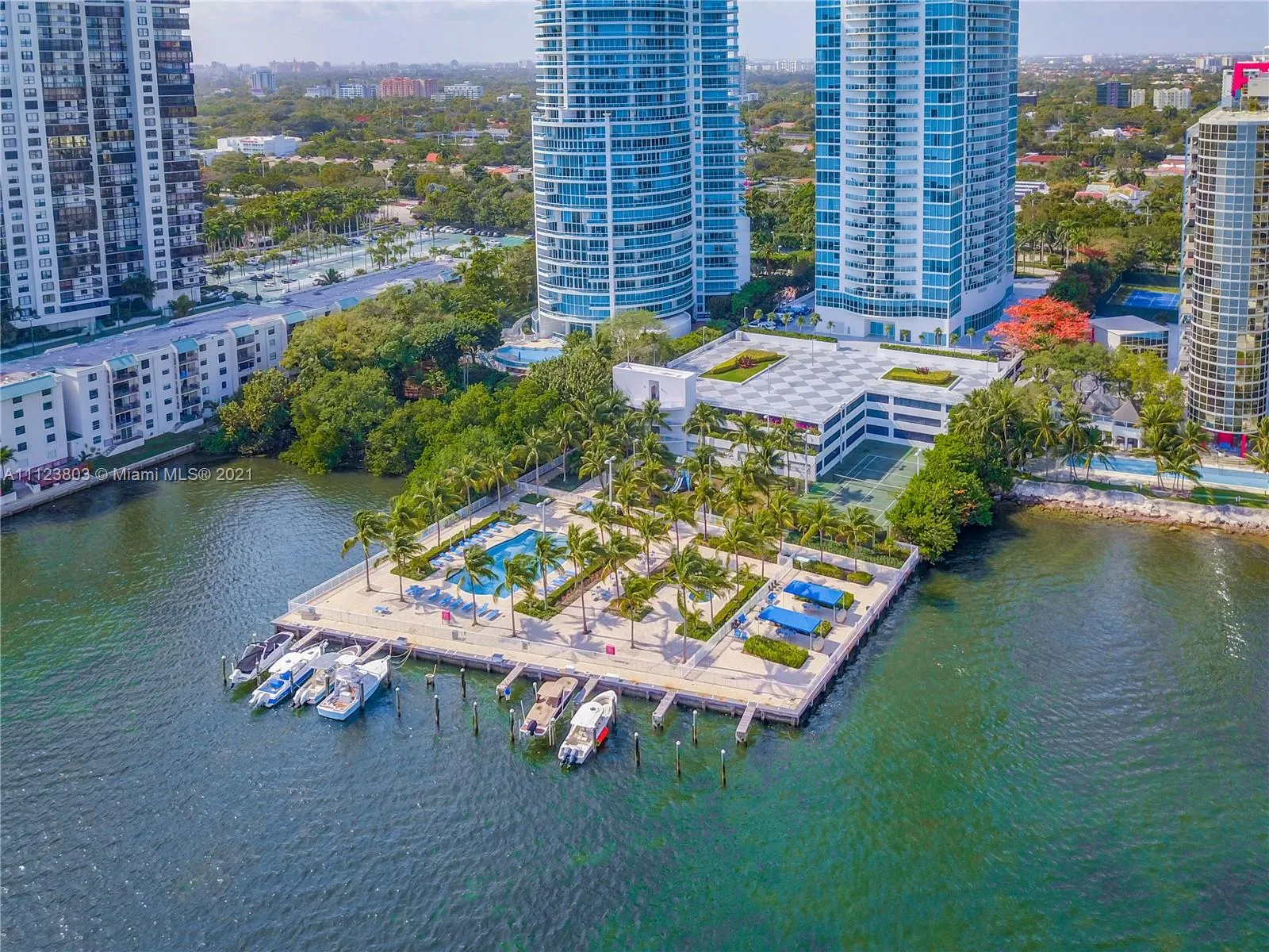 1 bedroom 1 bath for sale at 2101 Brickell Ave # 2608, Miami FL 33129