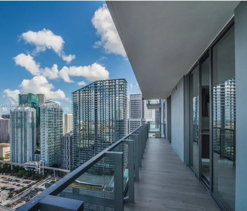 3 bedroom 3 bath for sale at 88 SW 7th St # 3012, Miami FL 33130
