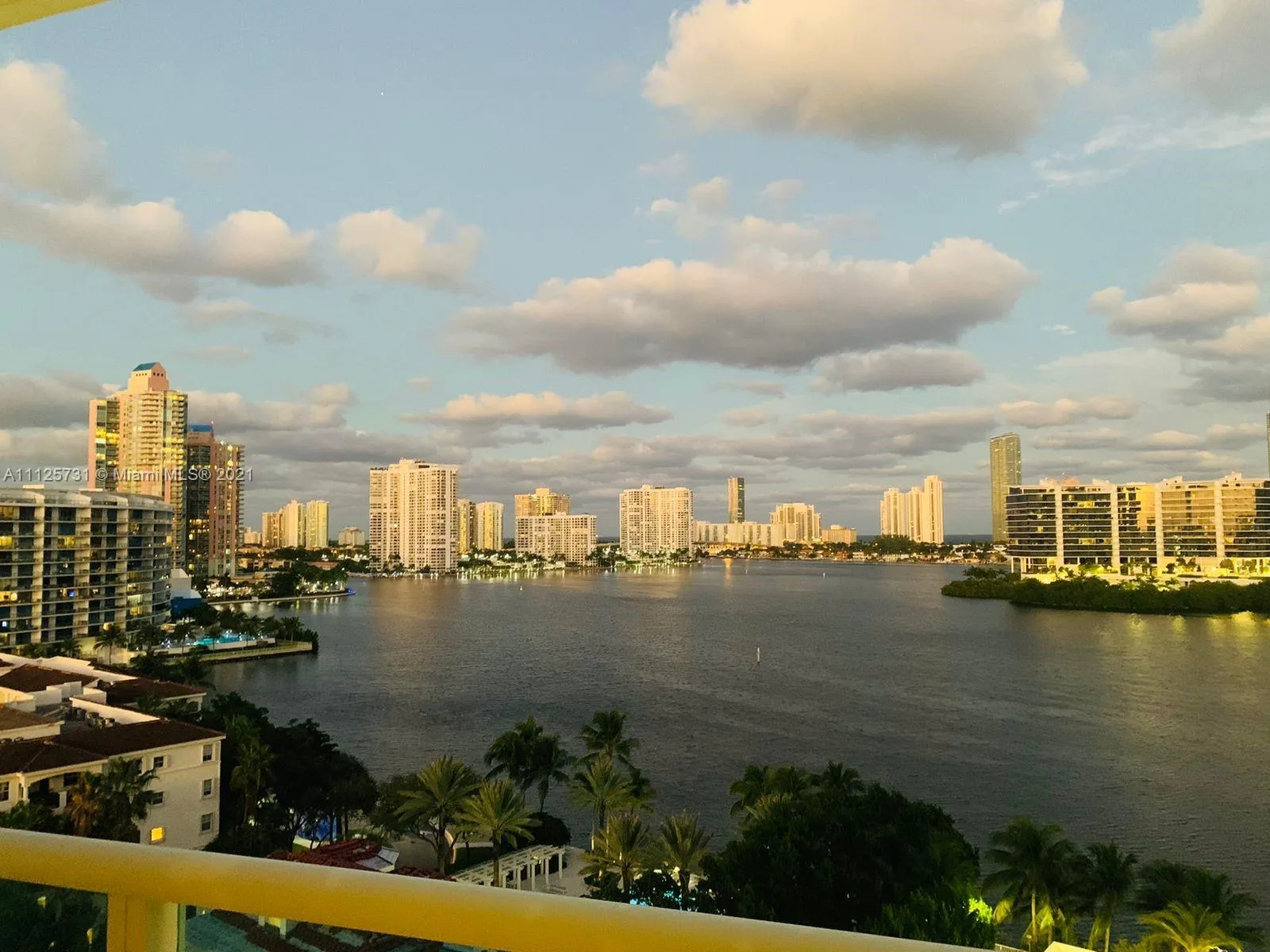 2 bedroom 2 bath for sale at 3301 NE 183rd St # 1105, Aventura FL 33160