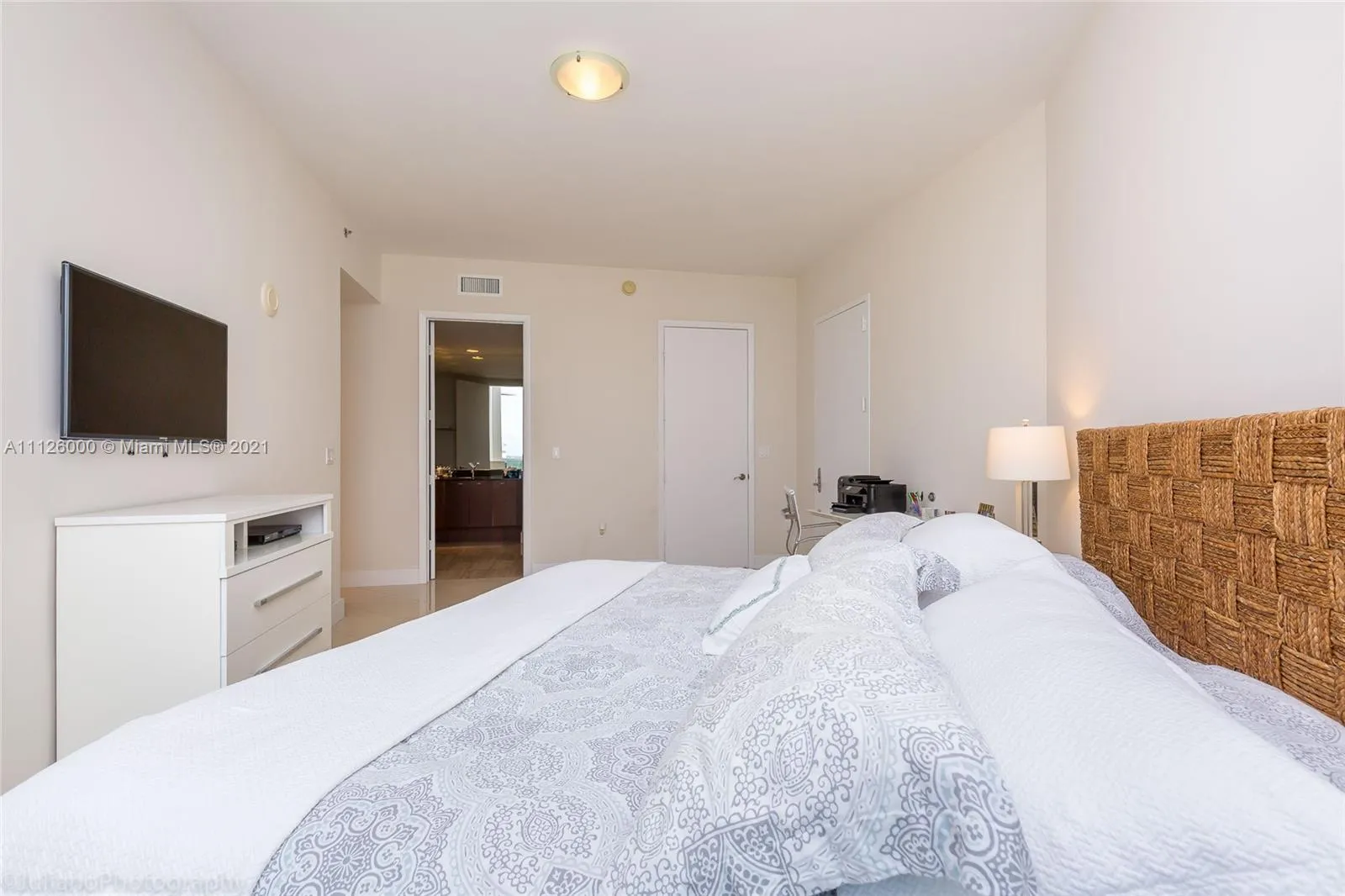 15811 Collins Ave # 1105, Sunny Isles Beach FL 33160