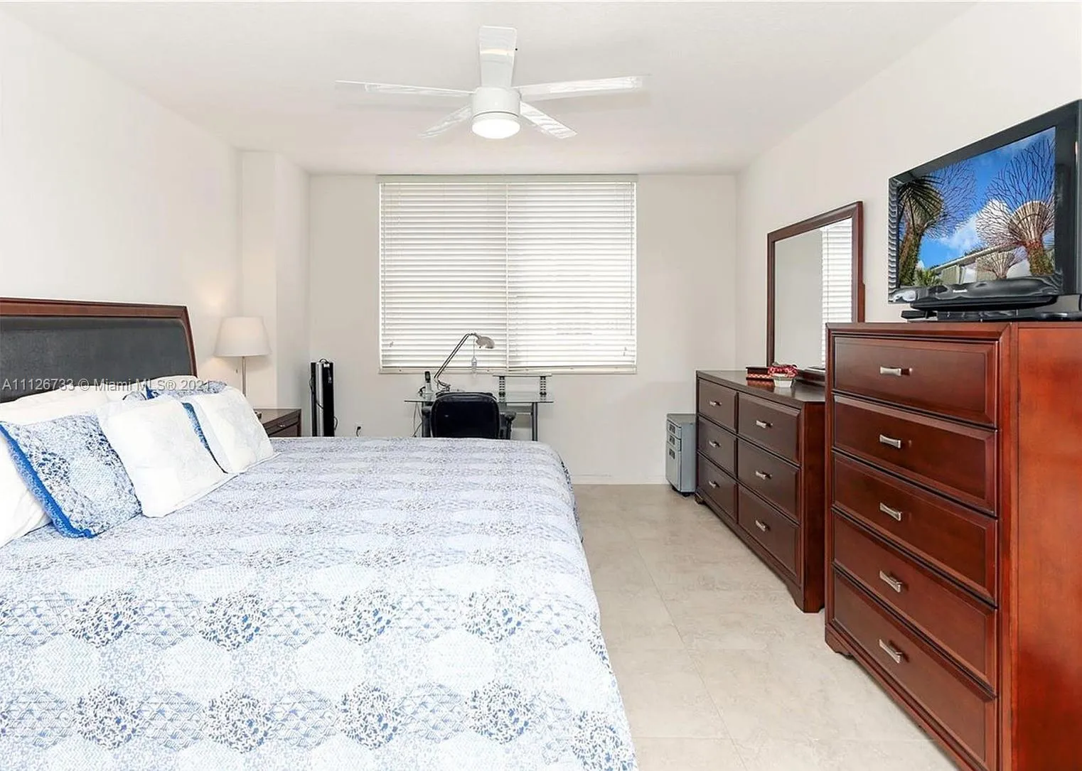 2080 S Ocean Dr # 1405, Hallandale Beach FL 33009