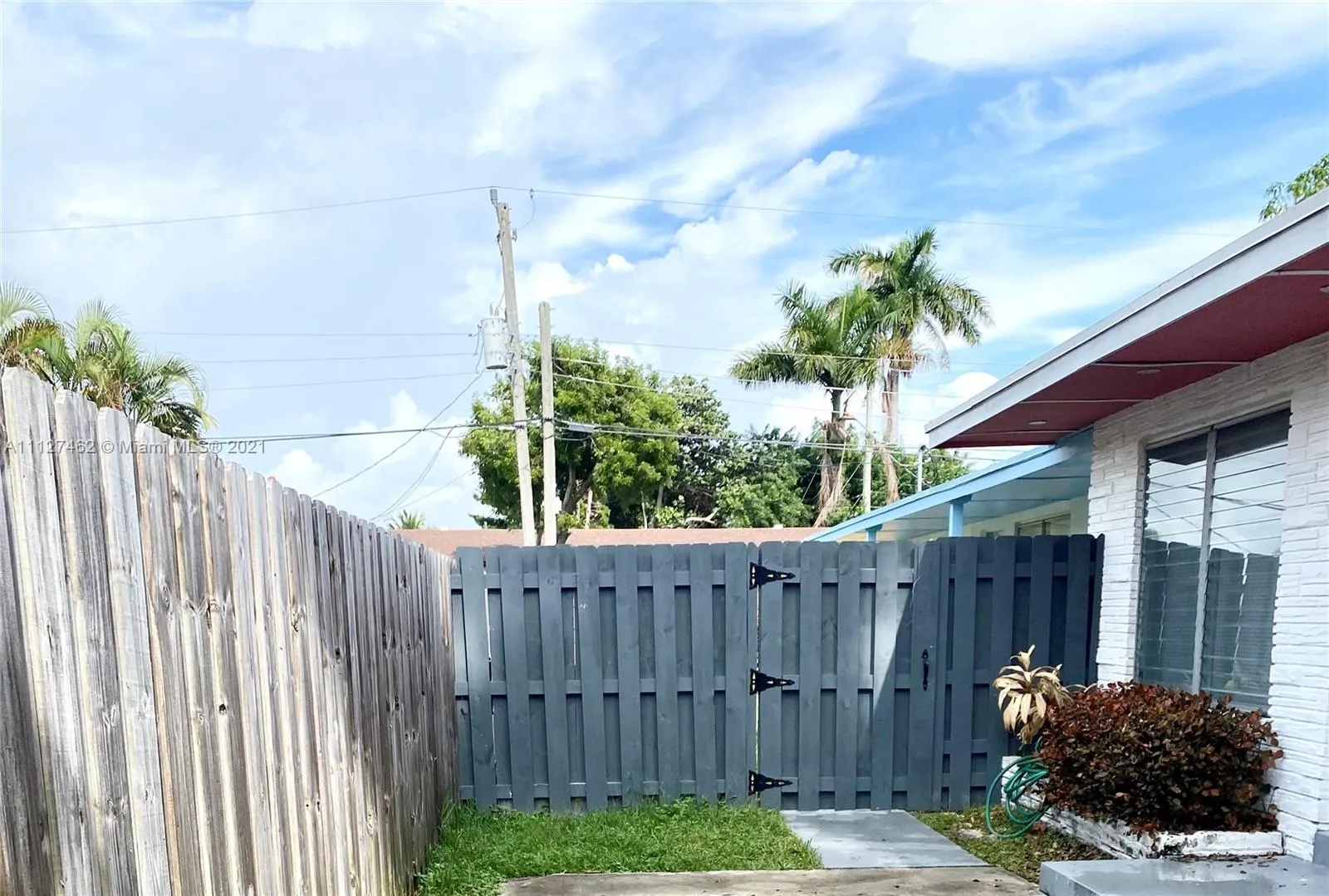 1005 NE 2nd St, Hallandale Beach FL 33009