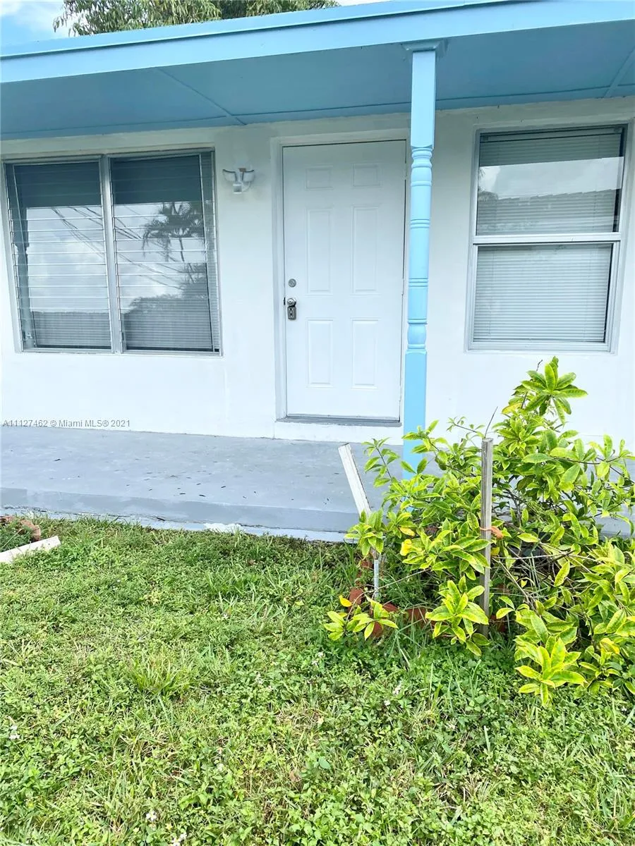 1005 NE 2nd St, Hallandale Beach FL 33009