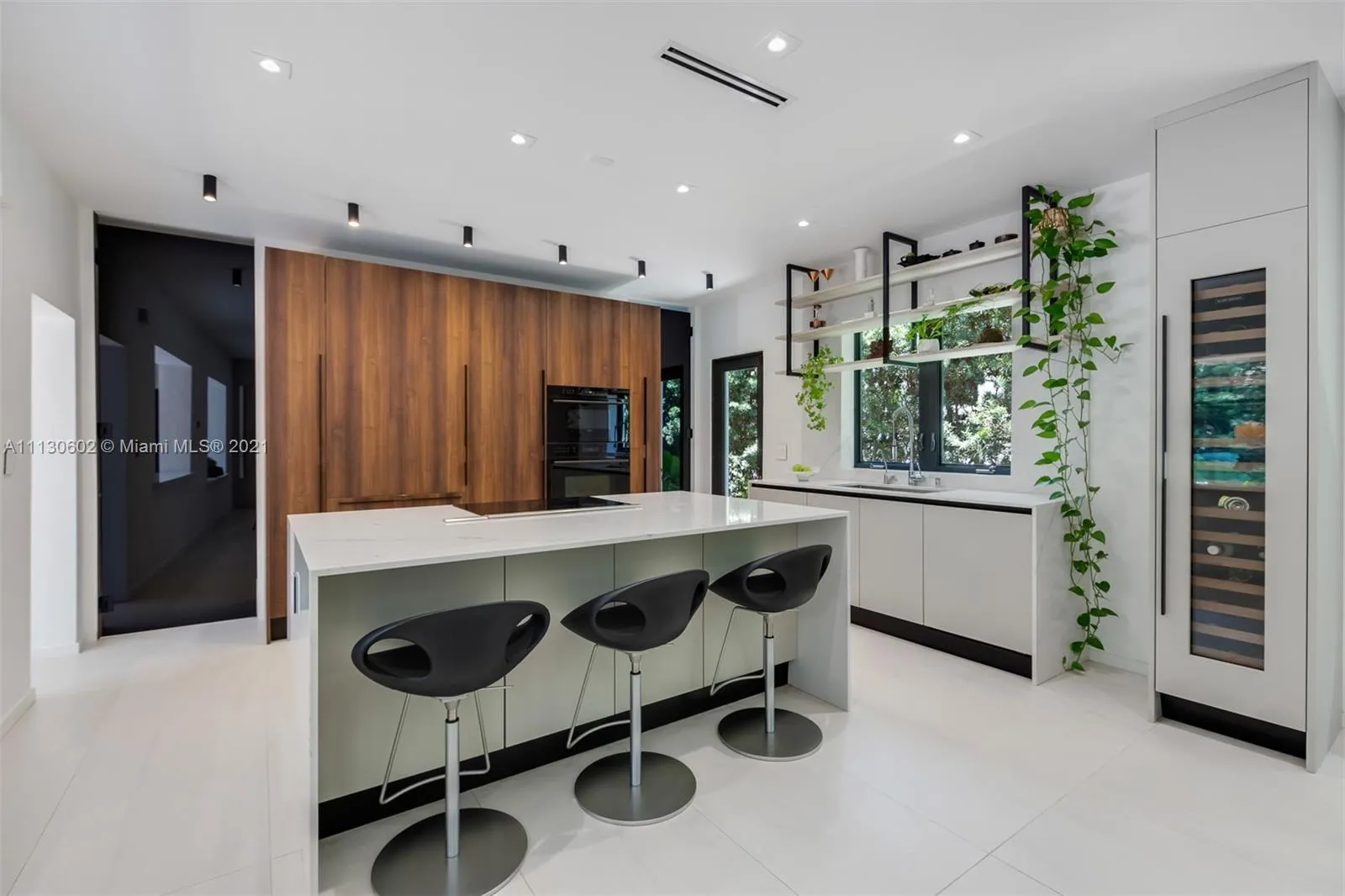 725 W 49th St, Miami Beach FL 33140