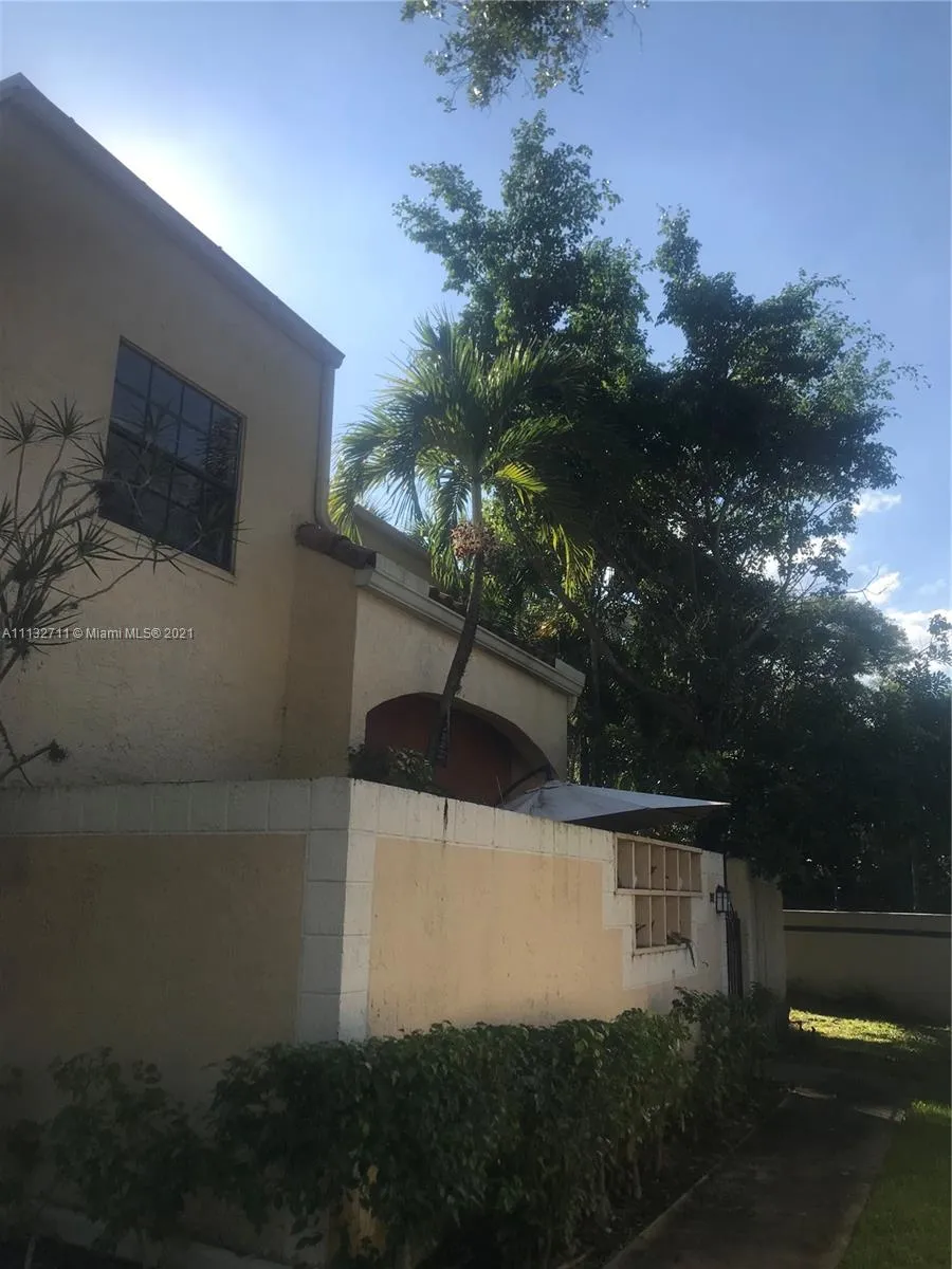 2 bedroom 2 bath for sale at 20908 Leeward Ct # 3, Aventura FL 33180