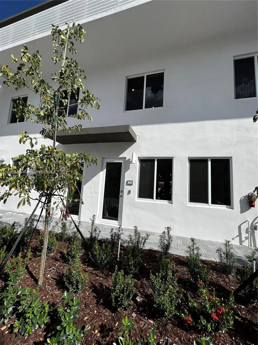 6453 NW 102nd Path # 103, Doral FL 33178