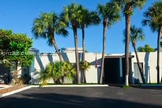 3 bedroom 2 bath for sale at 16424 Briar Patch Pl, Miami Lakes FL 33014