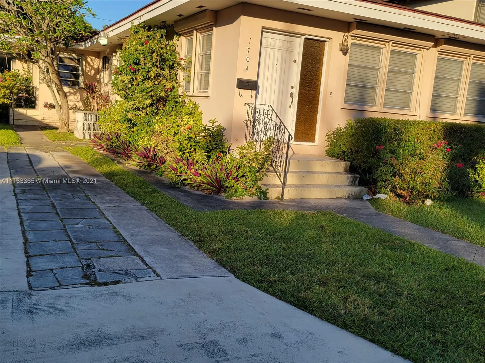 1704 S Le Jeune Rd, Coral Gables FL 33134