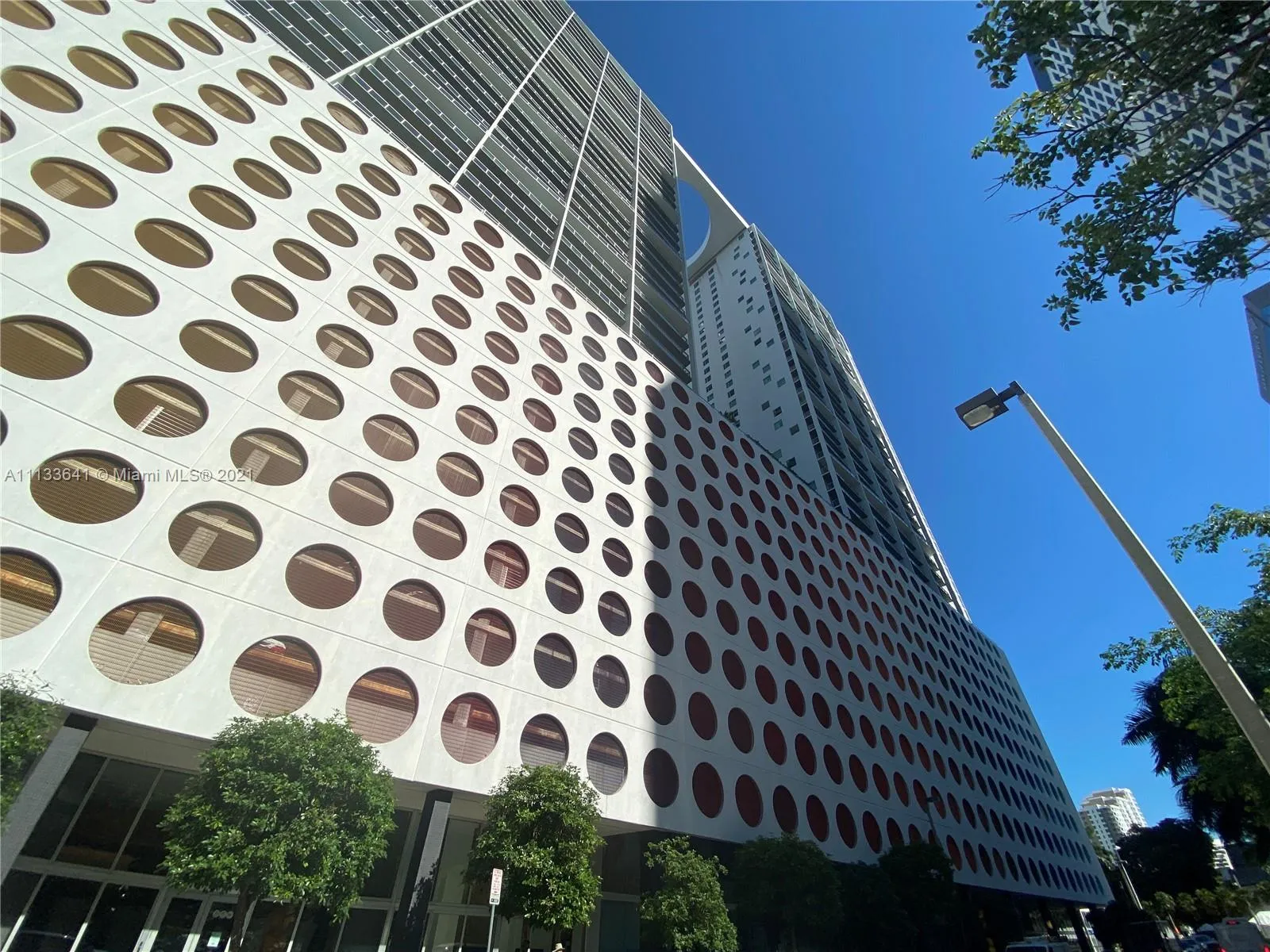 2 bedroom 2 bath for rent at 55 SE 6th St # 2107, Miami FL 33131