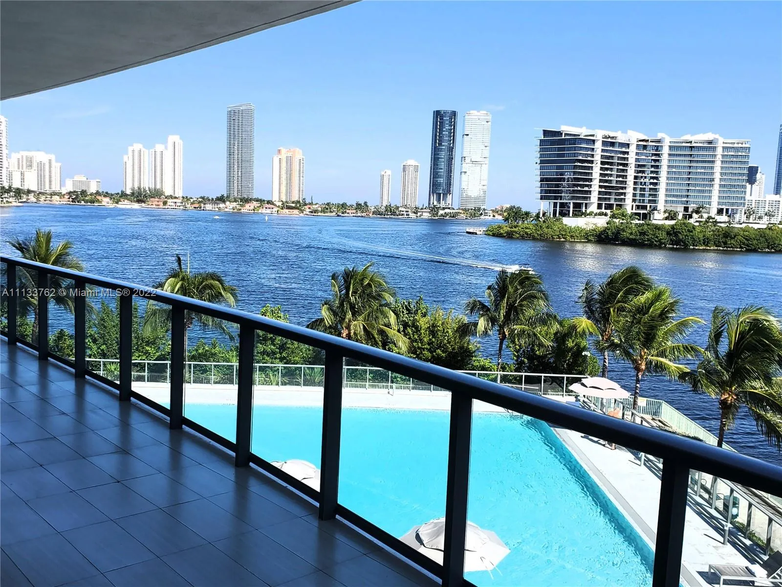 3 bedroom 4 bath for sale at 3300 NE 188th St # 315, Aventura FL 33180