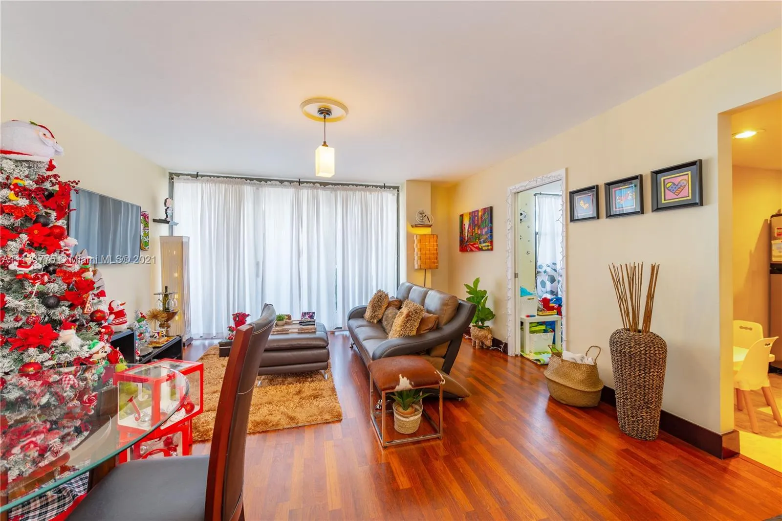 2 bedroom 1 bath for sale at 3675 N Country Club Dr # 201, Aventura FL 33180