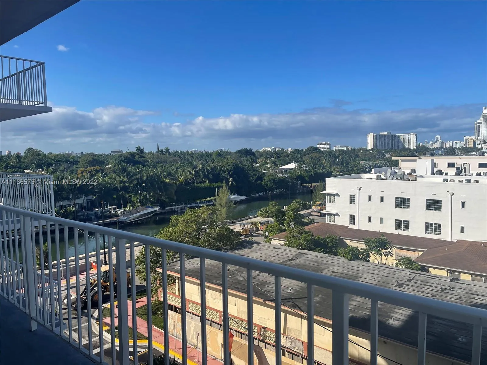 1 bedroom 1 bath for sale at 2829 Indian Creek Dr # 604, Miami Beach FL 33140