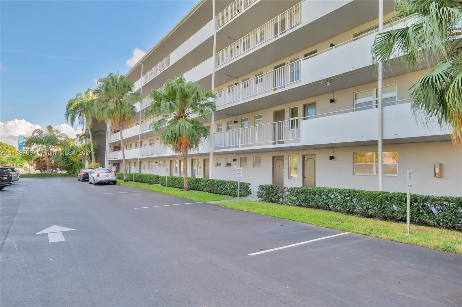 4800 Hillcrest Ln # 507, Hollywood FL 33021