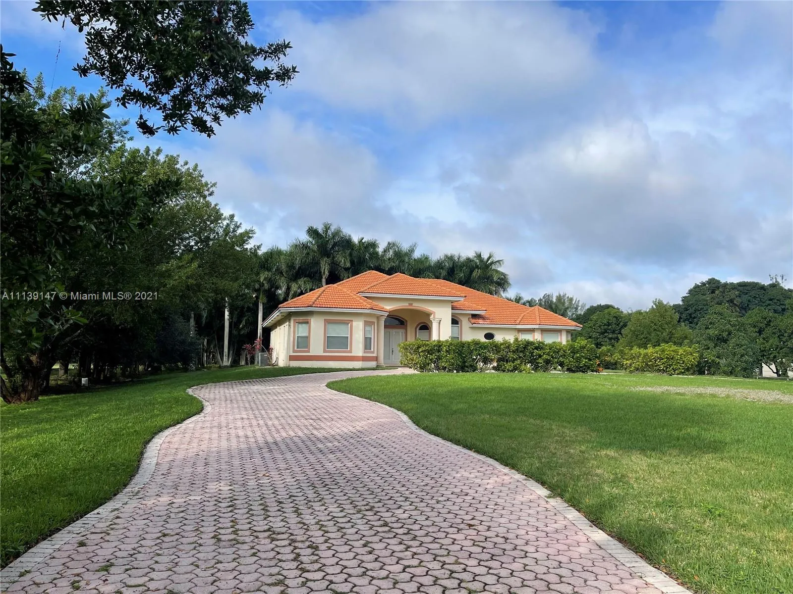 4 bedroom 5 bath for sale at 5731 SW 185th Way, Southwest Ranches FL 33332