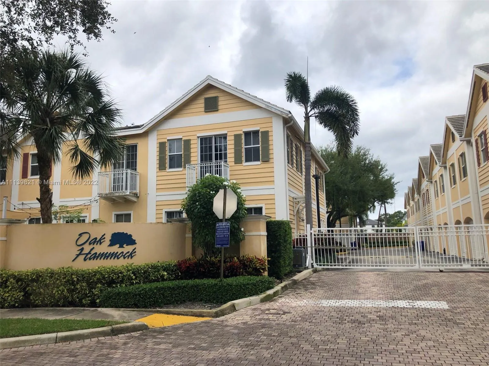 3 bedroom 2 bath for sale at 511 SW 18th Ave # 6, Fort Lauderdale FL 33312