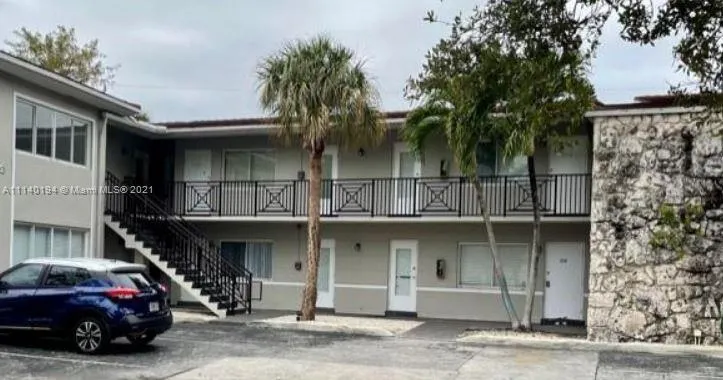 1 bedroom 1 bath for rent at 95 Edgewater Dr # 103, Coral Gables FL 33133