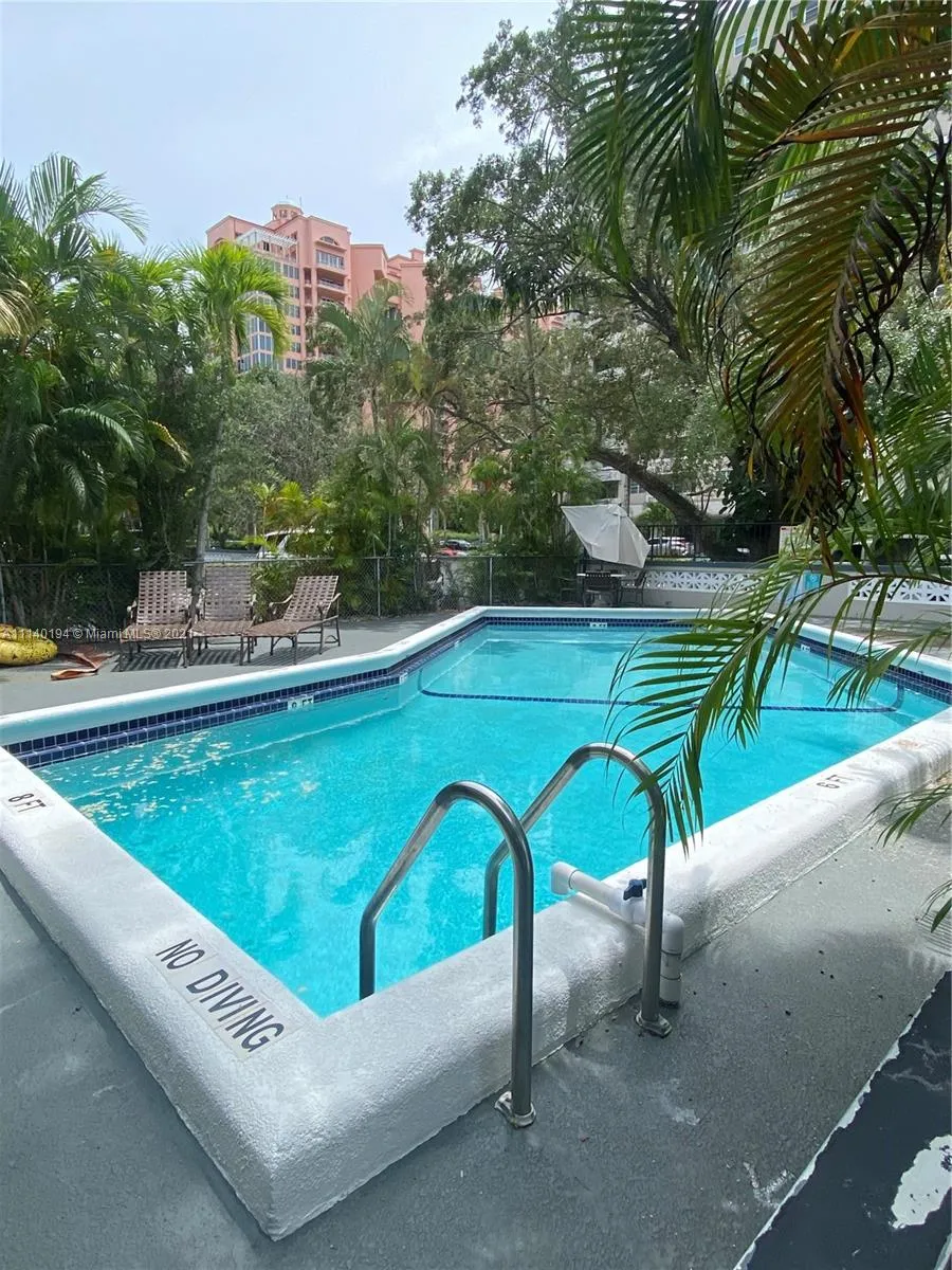 95 Edgewater Dr # 103, Coral Gables FL 33133