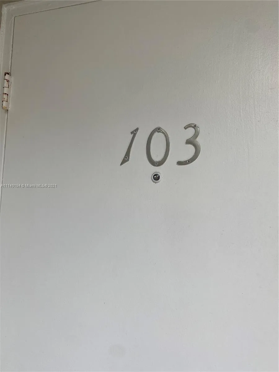 95 Edgewater Dr # 103, Coral Gables FL 33133