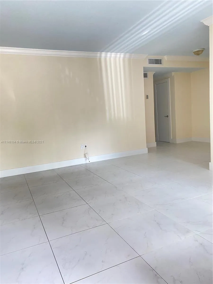 95 Edgewater Dr # 103, Coral Gables FL 33133
