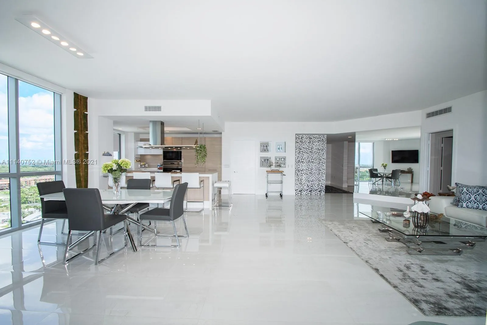 17111 Biscayne Blvd # 1202, North Miami Beach FL 33160